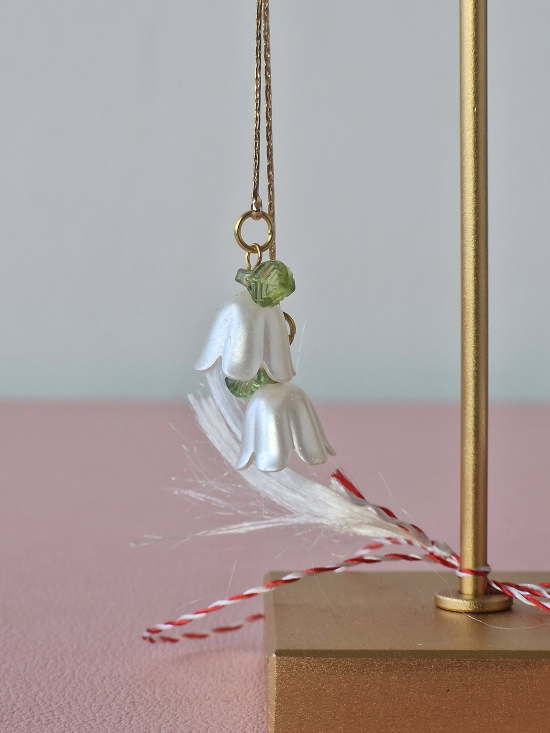 Cercei Vestirea Primăverii cu lalele albe - bijuterii - mărțișor - Artynos.ro