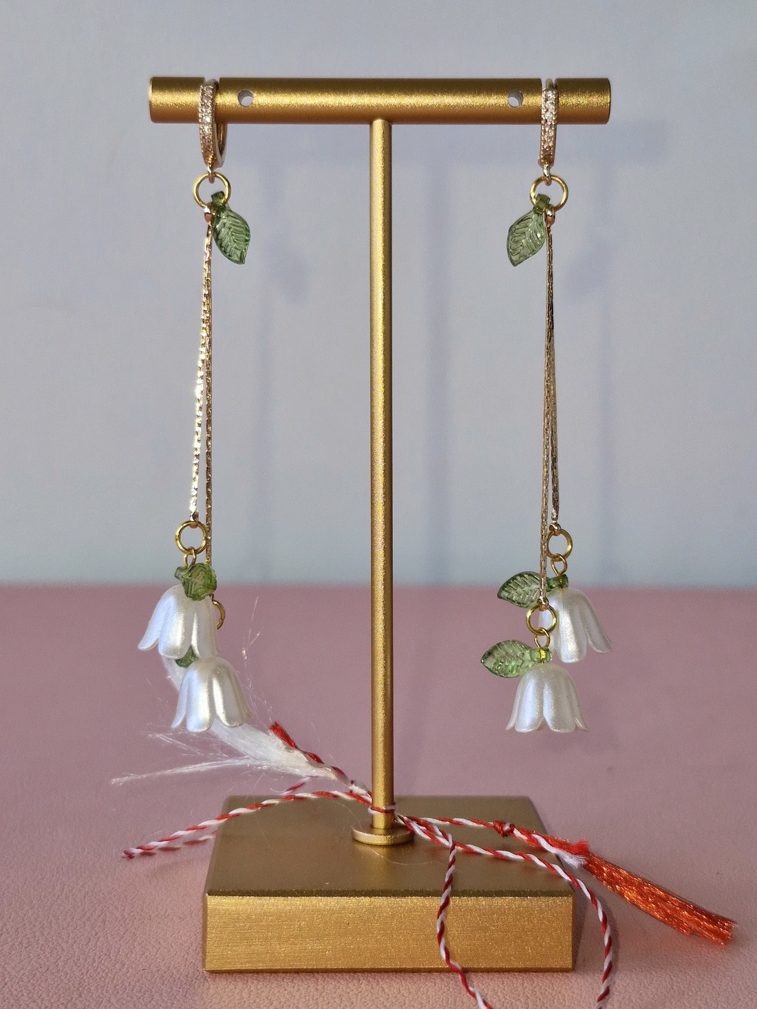 Cercei Vestirea Primăverii cu lalele albe - bijuterii - mărțișor - Artynos.ro