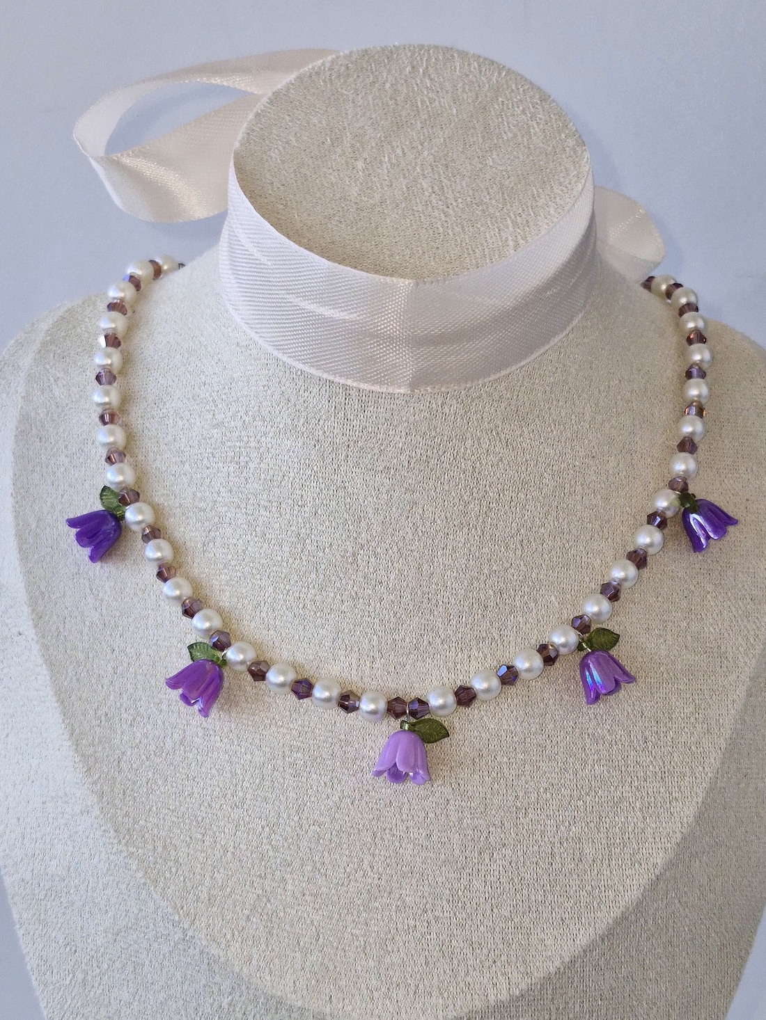 Colier Amurg violet cu fundițe și lalele mov - bijuterii - mărțișor - Artynos.ro