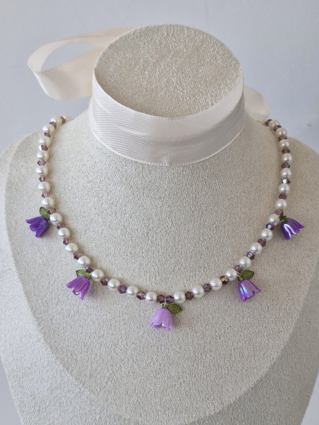 Colier Amurg violet cu fundițe și lalele mov - bijuterii - mărțișor - Artynos.ro
