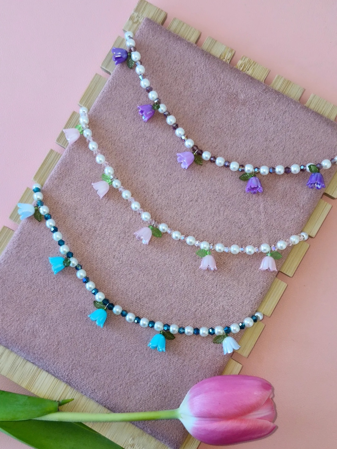 Colier Vis albastru cu fundițe și lalele albastre - bijuterii - mărțișor - Artynos.ro