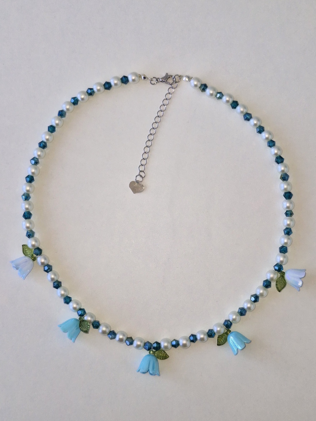 Colier Vis albastru cu fundițe și lalele albastre - bijuterii - mărțișor - Artynos.ro