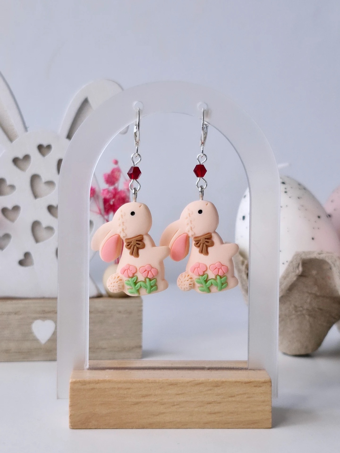 Cercei de Paște cu iepurași roz piersică - decor de sărbători - decorațiuni de paște - iepuraș de paște - Artynos.ro