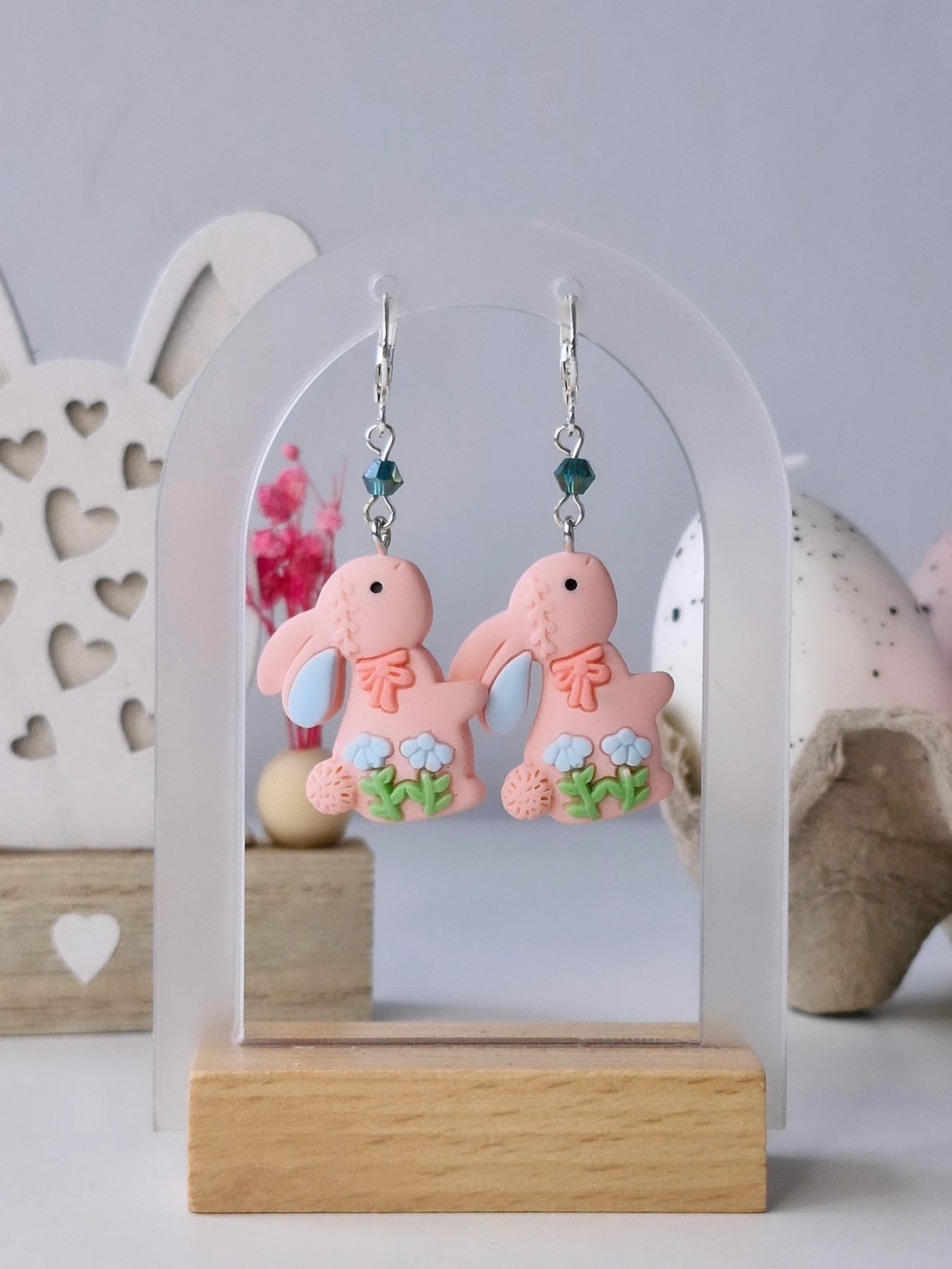 Cercei de Paște cu iepurași roz cu albastru - decor de sărbători - decorațiuni de paște - iepuraș de paște - Artynos.ro