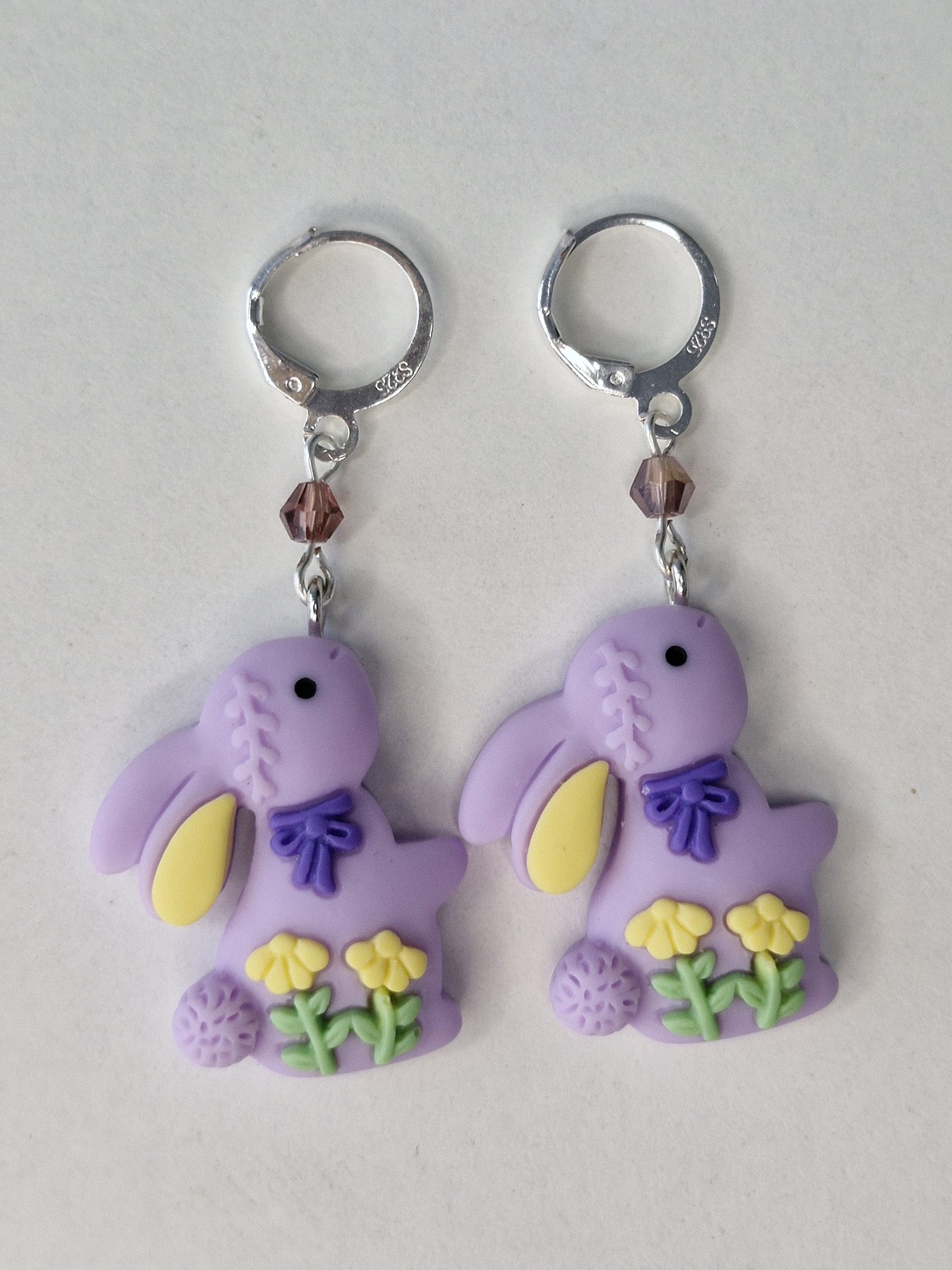 Cercei de Paște cu iepurași mov - decor de sărbători - decorațiuni de paște - iepuraș de paște - Artynos.ro