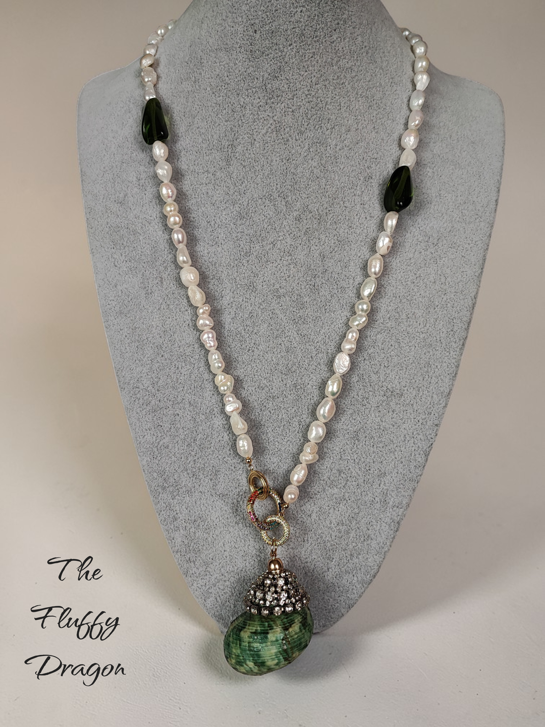 Colier perle de cultura cu pandantiv melc natural - bijuterii - coliere - coliere din perle - Artynos.ro