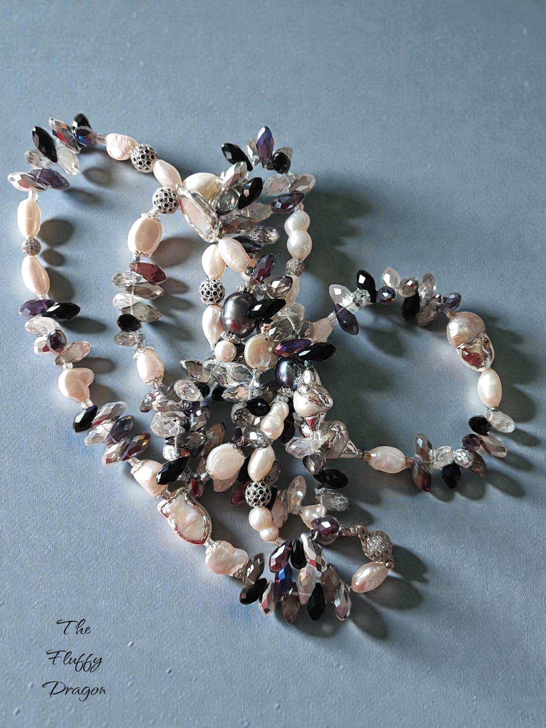 Colier lung, office, perle de cultura si margele - bijuterii - coliere - coliere din mărgele - Artynos.ro