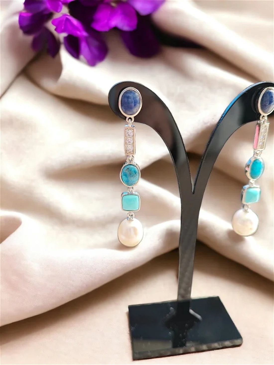 Cercei lungi cu sodalit,apatit, turcoaz si perle cultura - bijuterii - cercei - cercei din pietre semiprețioase - Artynos.ro