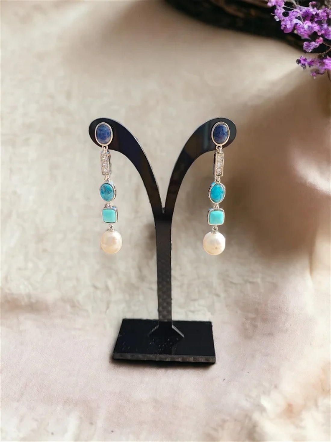 Cercei lungi cu sodalit,apatit, turcoaz si perle cultura - bijuterii - cercei - cercei din pietre semiprețioase - Artynos.ro