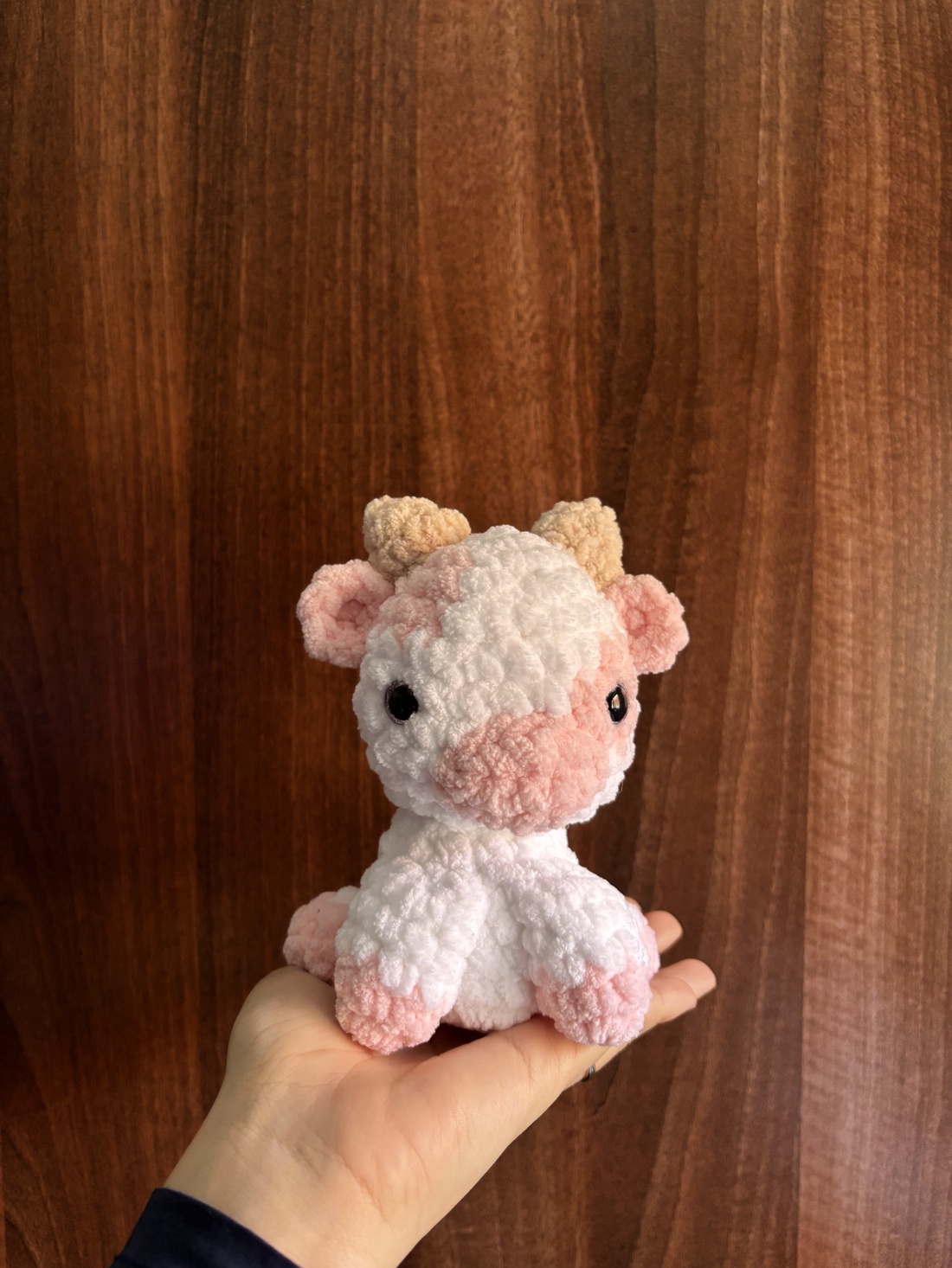 Văcuță crosetata - jucării și echipamente pentru copii - plușuri - figurine de pluș - Artynos.ro