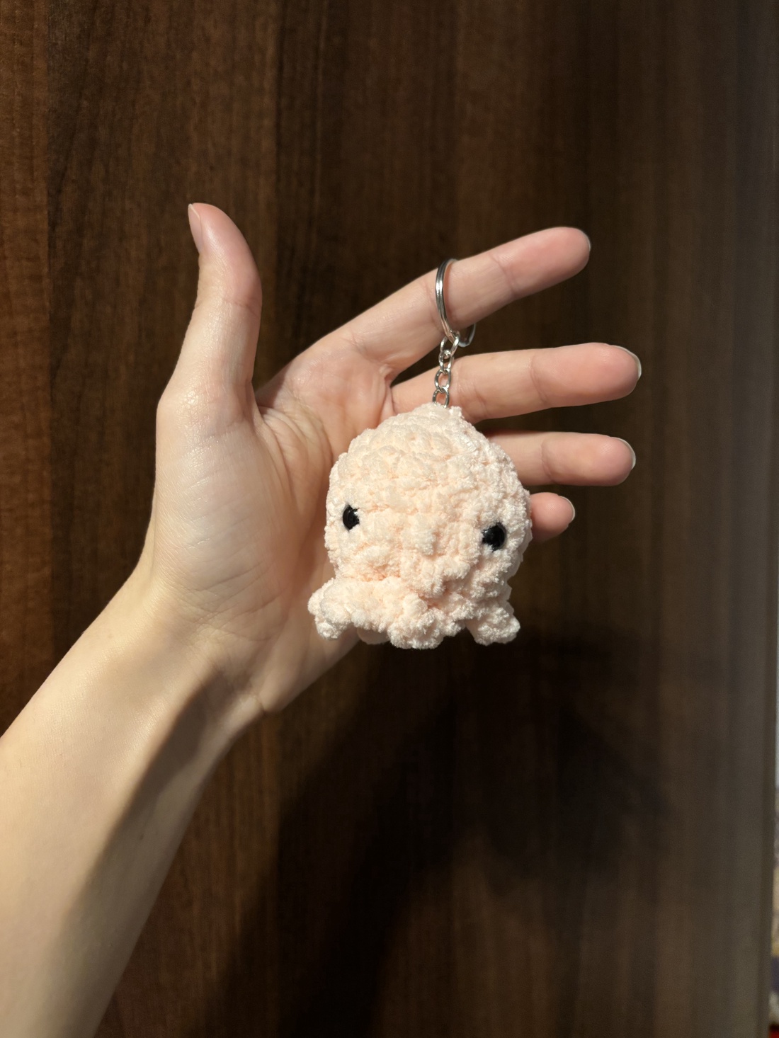 Breloc caracatiță croșetată  - jucării și echipamente pentru copii - plușuri - caracatițe din pluș - Artynos.ro