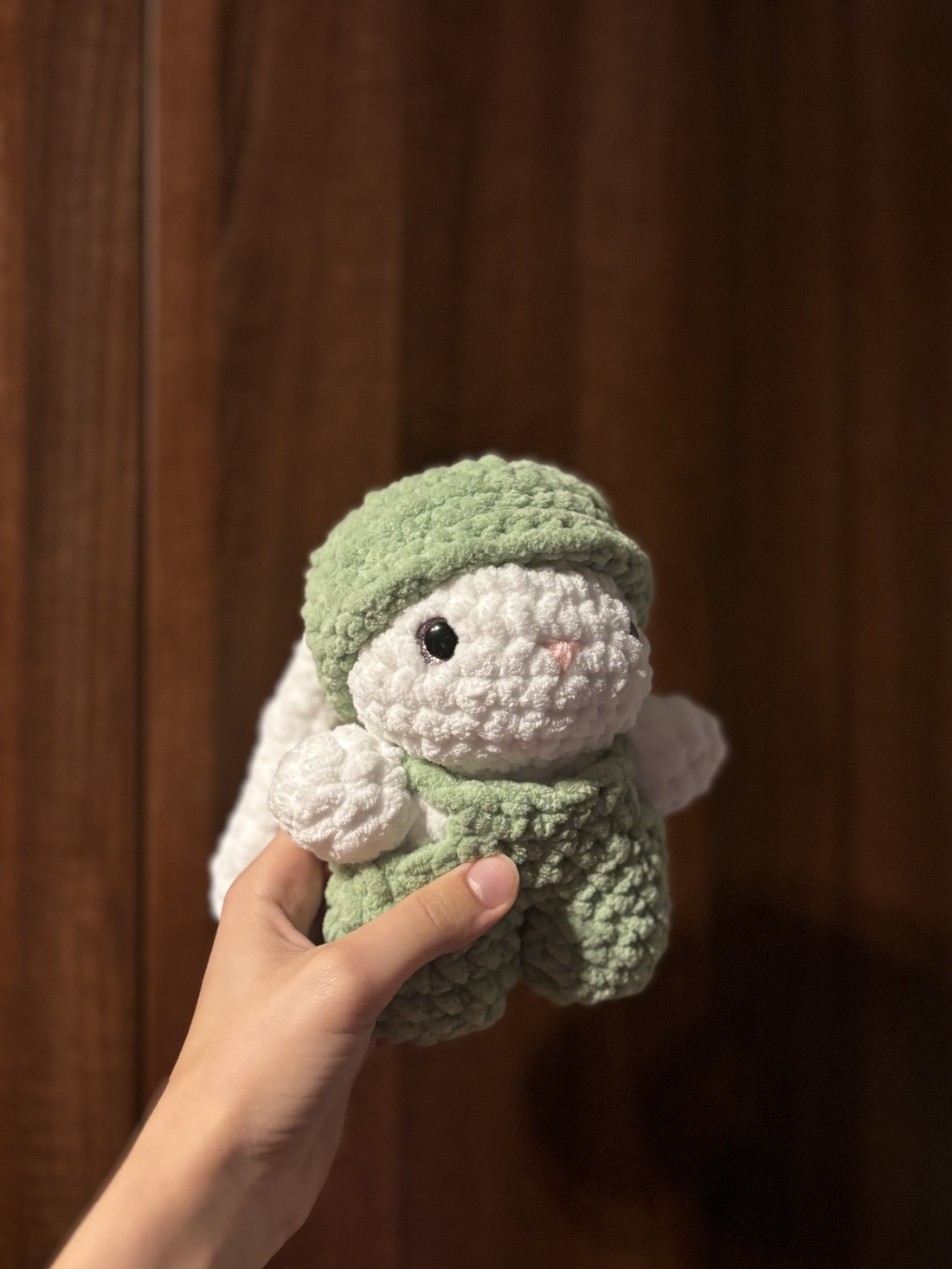 Iepuraș de paște în salopetă - decor de sărbători - decorațiuni de paște - iepuraș de paște - Artynos.ro