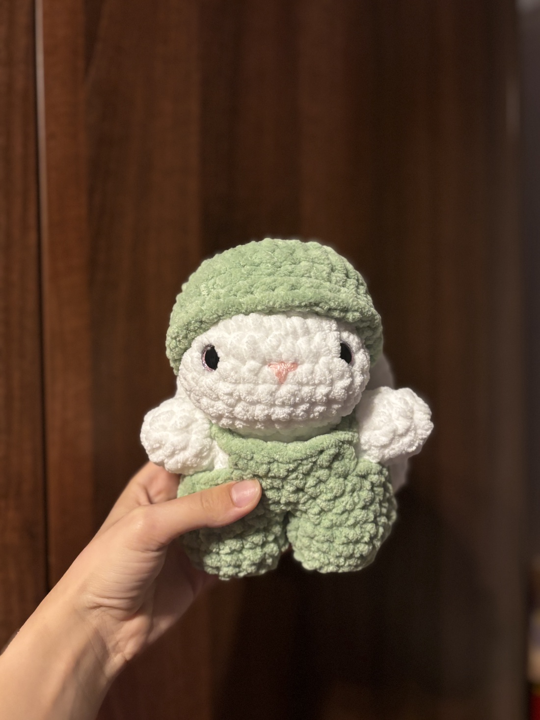 Iepuraș de paște în salopetă - decor de sărbători - decorațiuni de paște - iepuraș de paște - Artynos.ro