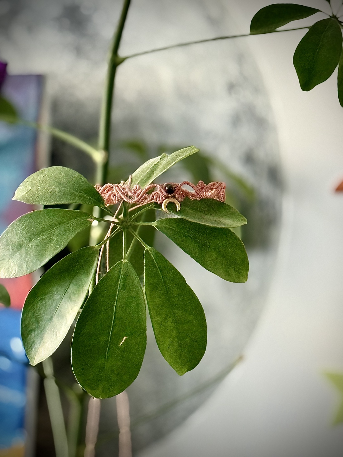 Esența Feminității: Choker Celestial cu Ochi de Soim  și Simbolul Lunii  - bijuterii - coliere - chockere - Artynos.ro