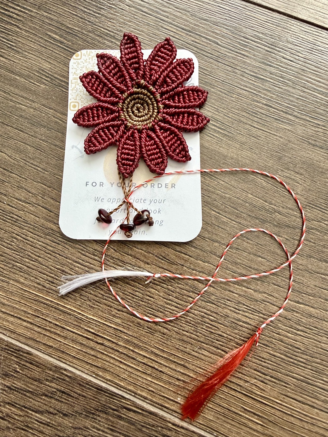 Broșă Mărțișor Granat  - accessorii și unelte - broșă, cerc, încuietoare - Artynos.ro