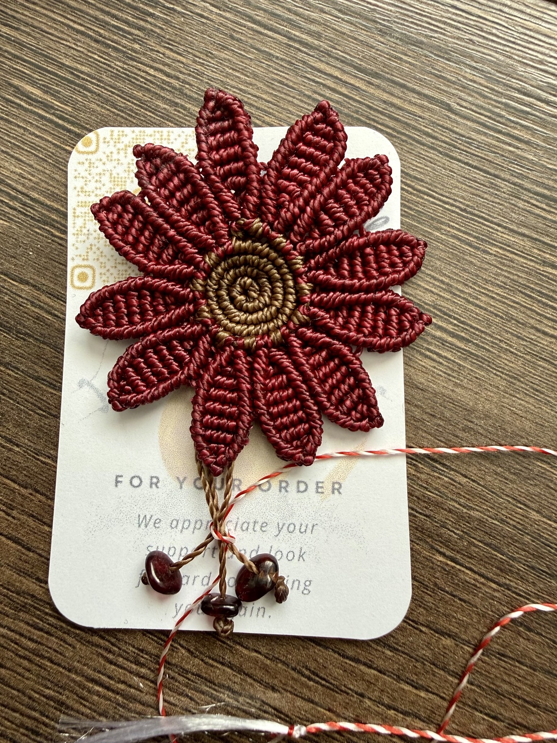 Broșă Mărțișor Granat  - accessorii și unelte - broșă, cerc, încuietoare - Artynos.ro