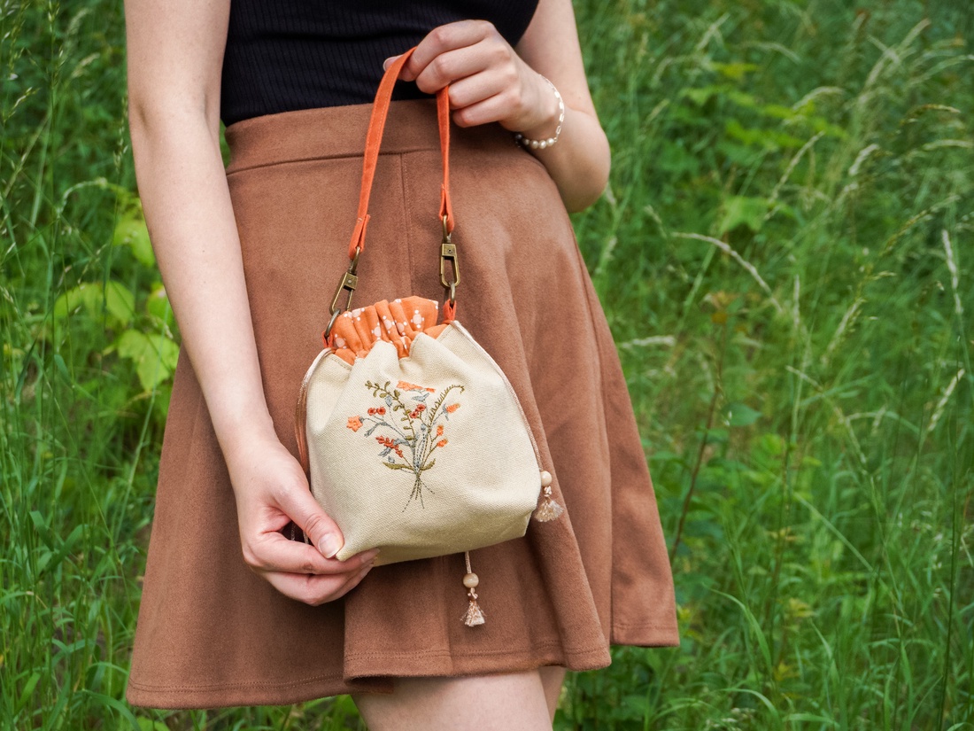 Geantă de mână din pânză crem cu motiv floral portocaliu - geantă și husă - genți de umăr și genți de mână - genți casual, genți de mână - Artynos.ro