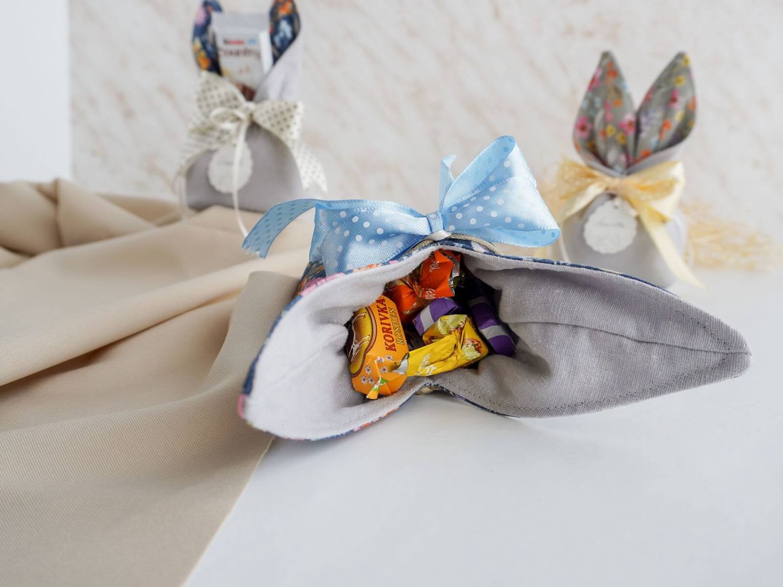 Săculeț personalizat reversibil pentru dulciuri cu urechi de iepuraș - jucării și echipamente pentru copii - saci și seturi pentru copii - accesorii pentru copii - Artynos.ro
