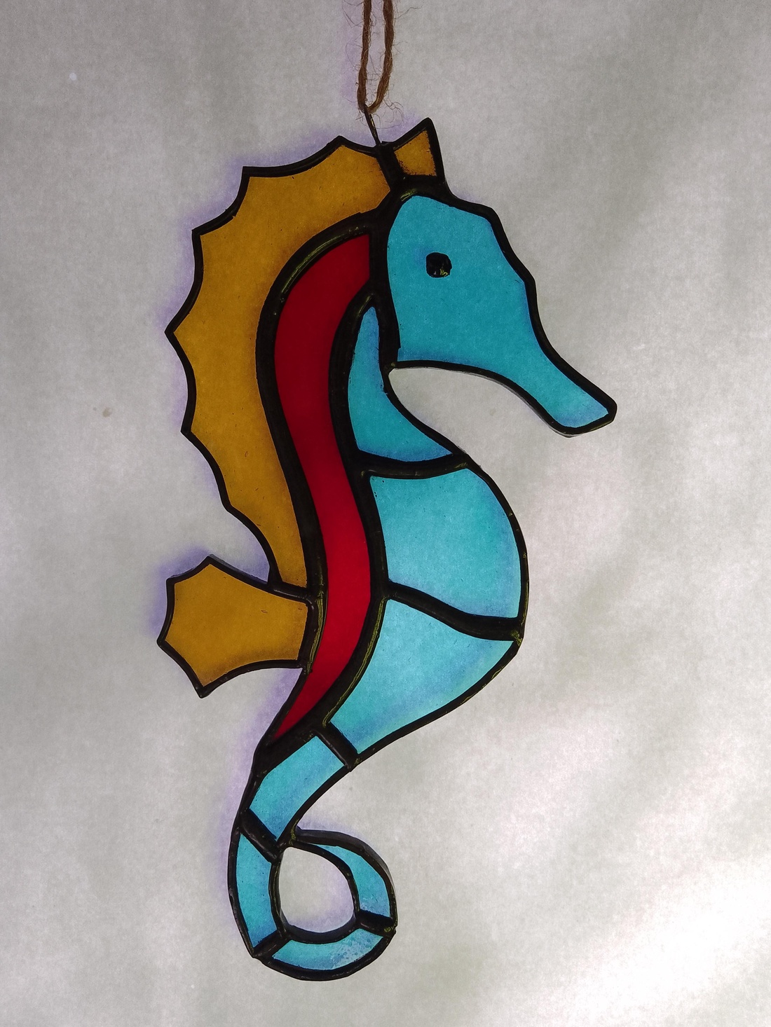 Seahorse Tiffany Window Decor O briză răcoritoare în zilele toride - casă & stil de viață - accesorii pentru decorat casa - decorațiuni de geam și decorațiuni de ușă - decor ferestre și autocolant pentru geam - Artynos.ro Seahorse Tiffany Window Decor O briză răcoritoare în zilele toride - casă & stil de viață - accesorii pentru decorat casa - decorațiuni de geam și decorațiuni de ușă - decor ferestre și autocolant pentru geam - Artynos.ro