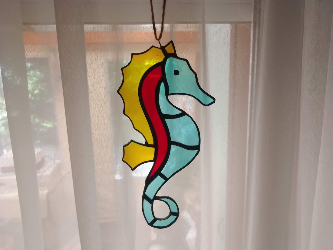 Seahorse Tiffany Window Decor O briză răcoritoare în zilele toride - casă & stil de viață - accesorii pentru decorat casa - decorațiuni de geam și decorațiuni de ușă - decor ferestre și autocolant pentru geam - Artynos.ro Seahorse Tiffany Window Decor O briză răcoritoare în zilele toride - casă & stil de viață - accesorii pentru decorat casa - decorațiuni de geam și decorațiuni de ușă - decor ferestre și autocolant pentru geam - Artynos.ro
