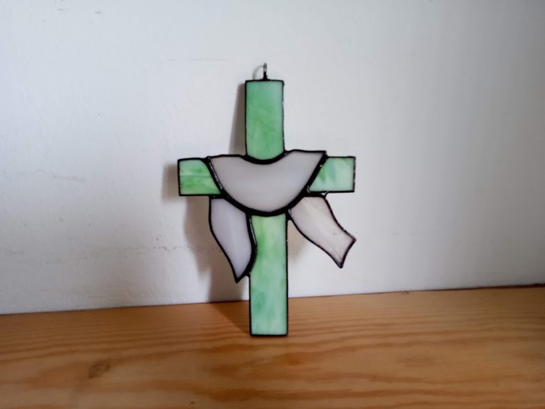 Cruce cu pânză Vitraliu Tiffany pentru Paște, Simbol al speranței și al reînnoirii - casă & stil de viață - obiecte religioase și de devoțiune - cruce - Artynos.ro Cruce cu pânză Vitraliu Tiffany pentru Paște, Simbol al speranței și al reînnoirii - casă & stil de viață - obiecte religioase și de devoțiune - cruce - Artynos.ro