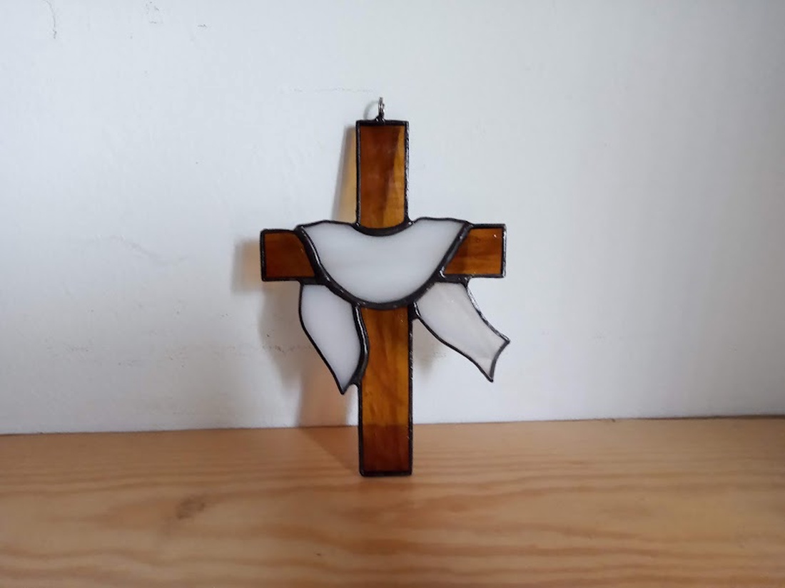 Cruce cu pânză Vitraliu Tiffany pentru Paște, Simbol al speranței și al reînnoirii - casă & stil de viață - obiecte religioase și de devoțiune - cruce - Artynos.ro Cruce cu pânză Vitraliu Tiffany pentru Paște, Simbol al speranței și al reînnoirii - casă & stil de viață - obiecte religioase și de devoțiune - cruce - Artynos.ro