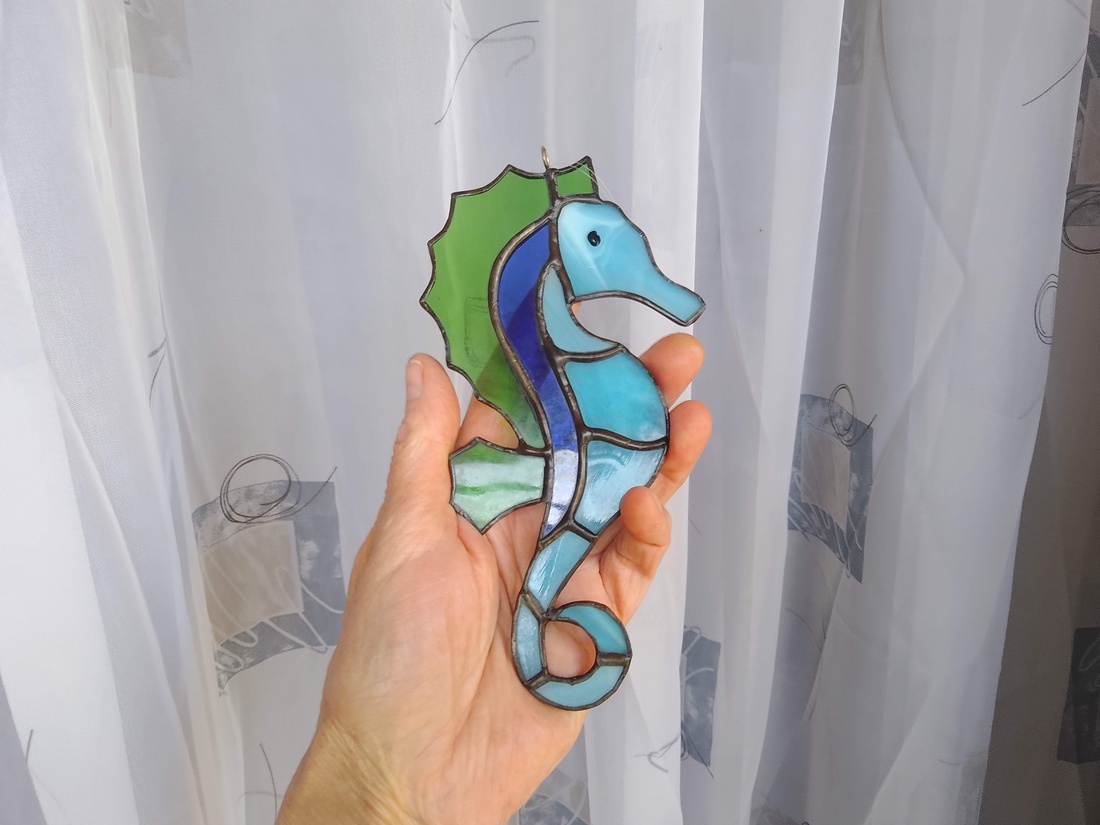 Seahorse Tiffany Window Decor O briză răcoritoare în zilele toride - casă & stil de viață - decorațiuni de casă - decorațiuni de geam și ușă - stickere pentru geam - Artynos.ro