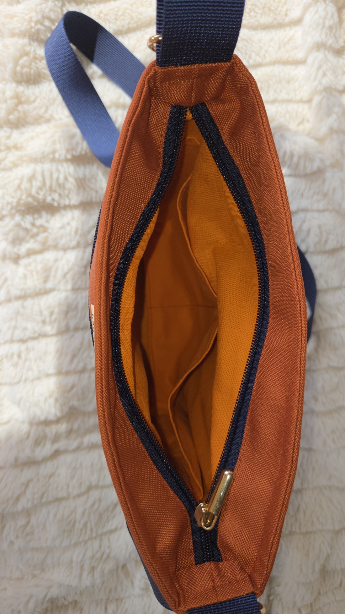 Mintás válltáska/Crossbag - geantă și husă - genți de umăr și genți de mână - genți de umăr - Artynos.ro Mintás válltáska/Crossbag - geantă și husă - genți de umăr și genți de mână - genți de umăr - Artynos.ro
