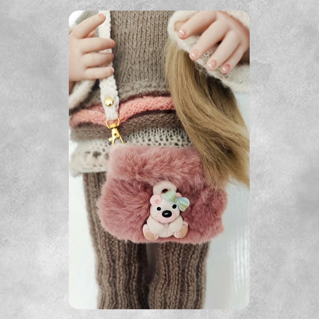 Păpușă realistă tip reborn 60 cm, cu hăinuțe croșetate și accesorii unicat - jucării și echipamente pentru copii - jucării și accesorii pentru copii - păpuși de joacă - Artynos.ro