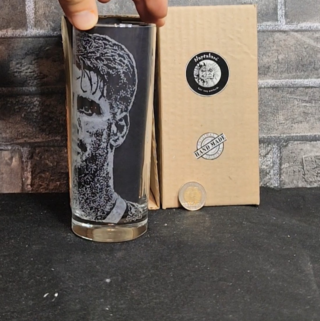 Portretul lui Szoboszlai � Pahar de sticlă gravat manual  -  - Artynos.ro