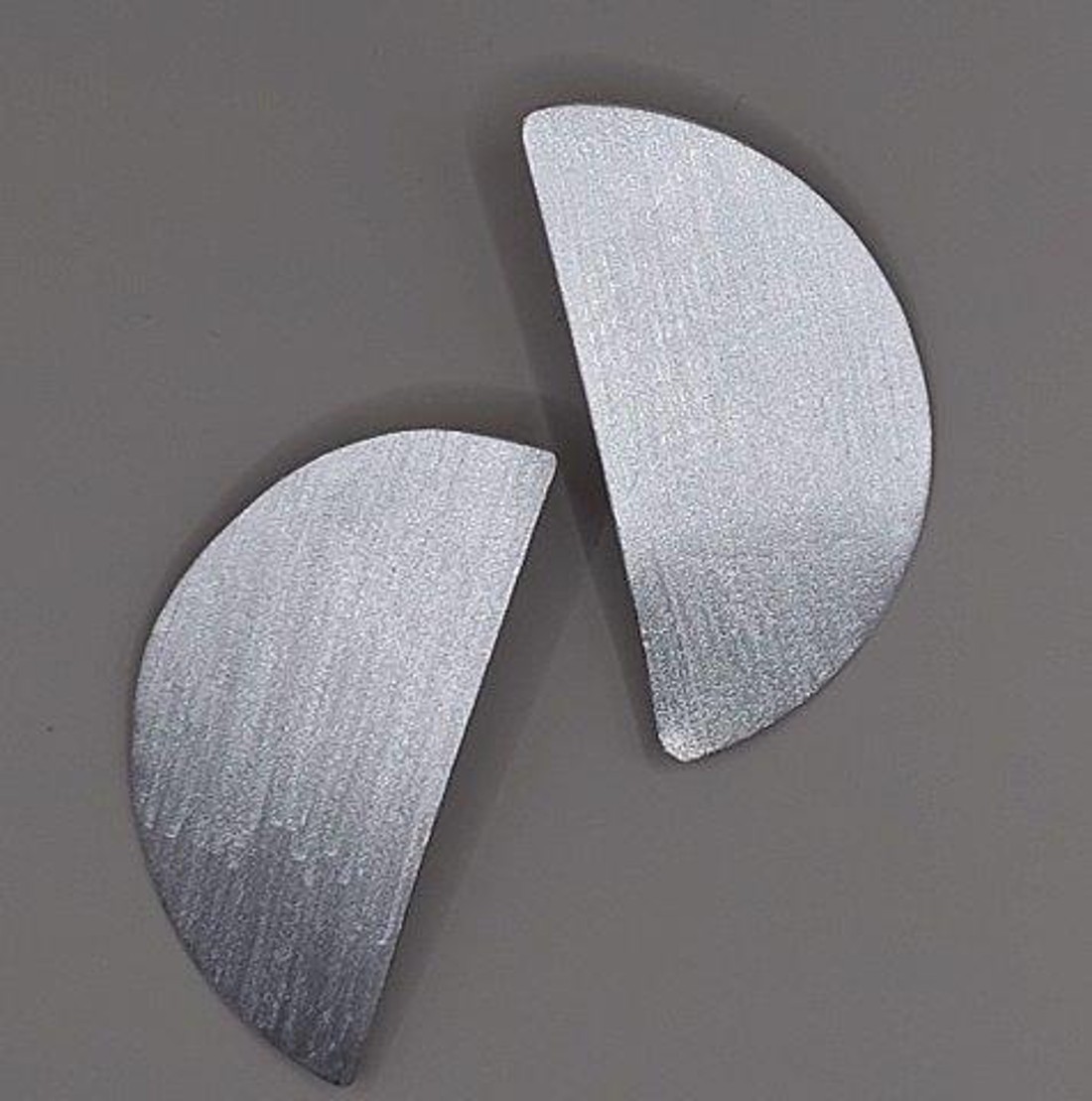 Cercei semilună din aluminiu -  - Artynos.ro Cercei semilună din aluminiu -  - Artynos.ro