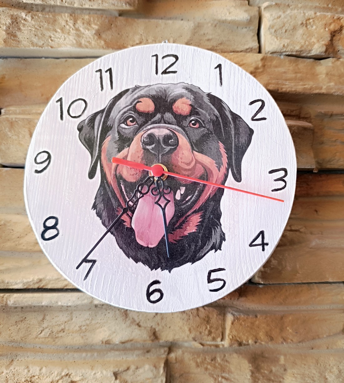 Ceas de perete din lemn cu câine rottweiler - - Artynos.ro Ceas de perete din lemn cu câine rottweiler - - Artynos.ro
