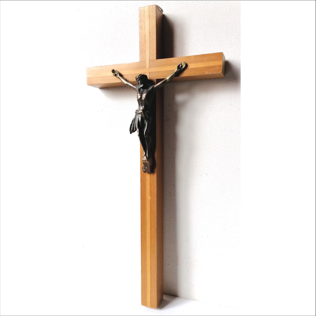 Frumoasă cruce incrustată cu crucifix din bronz - casă & stil de viață - accesorii religioase - cruce - Artynos.ro