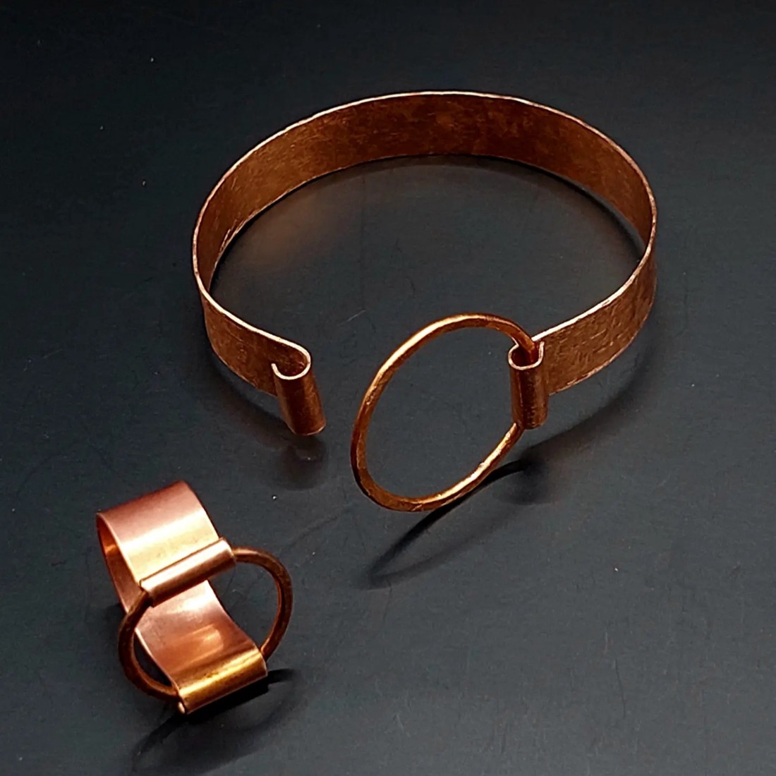 Bijuterii minimaliste din cupru - bijuterii - seturi de bijuterii - Artynos.ro Bijuterii minimaliste din cupru - bijuterii - seturi de bijuterii - Artynos.ro