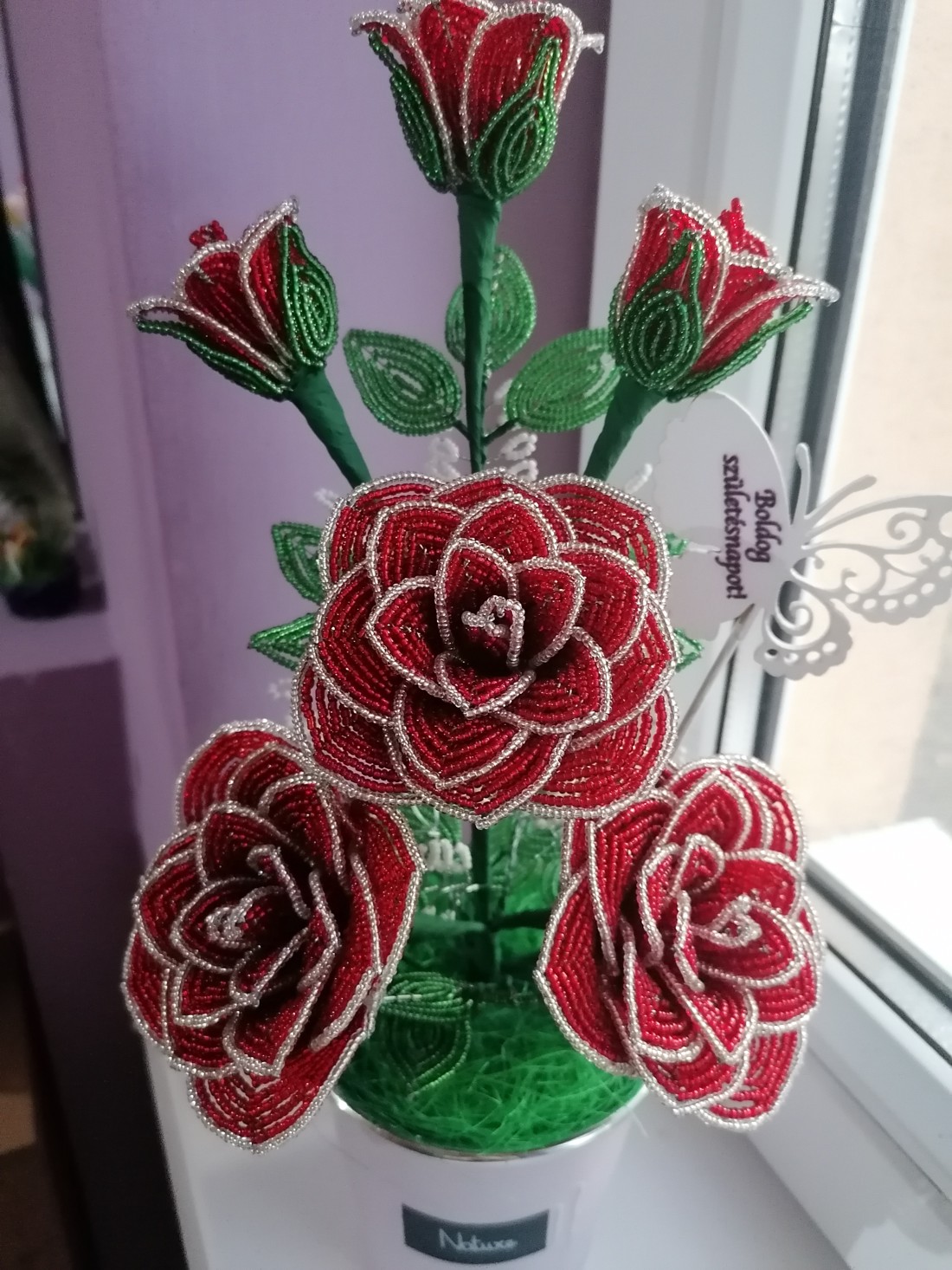 Trandafiri din perle - casă & stil de viață - accesorii pentru decorat casa - suport de flori - buchete de flori - Artynos.ro