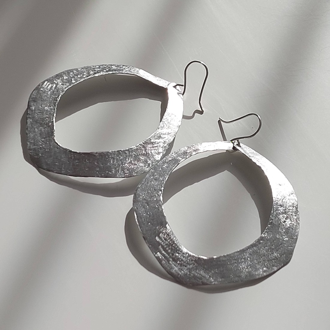 Cercei minimaliști din aluminiu -  - Artynos.ro Cercei minimaliști din aluminiu -  - Artynos.ro