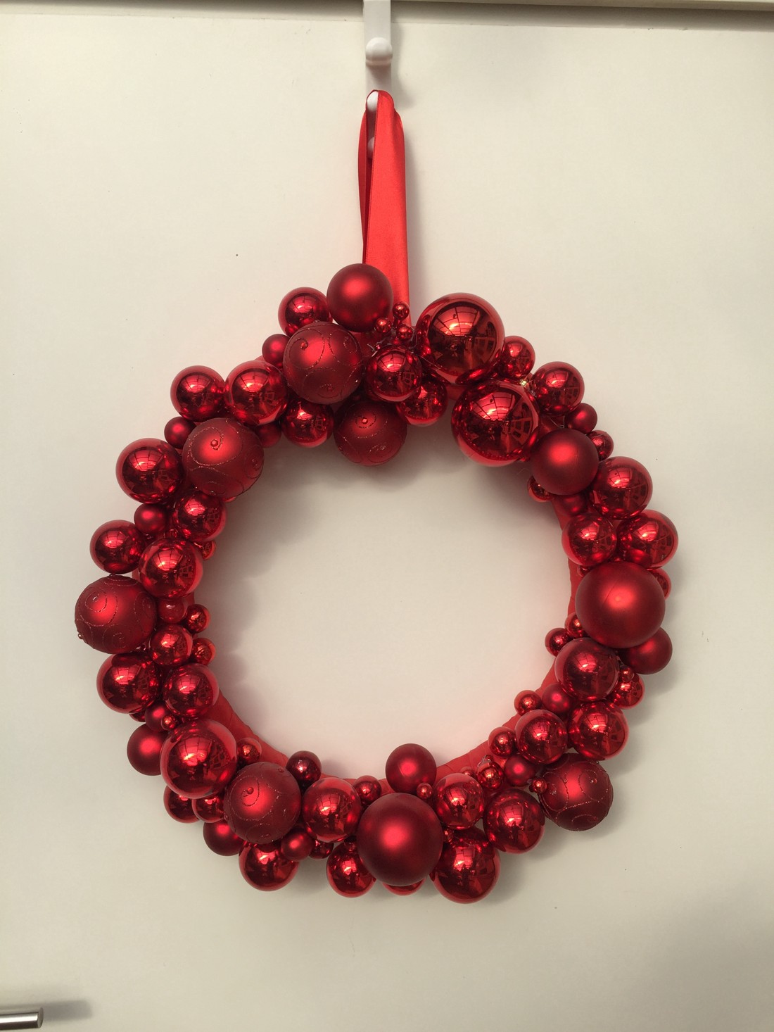 Red Giant advent decorare ușă cu sfere, dimensiune gigant: 80cm -  - Artynos.ro