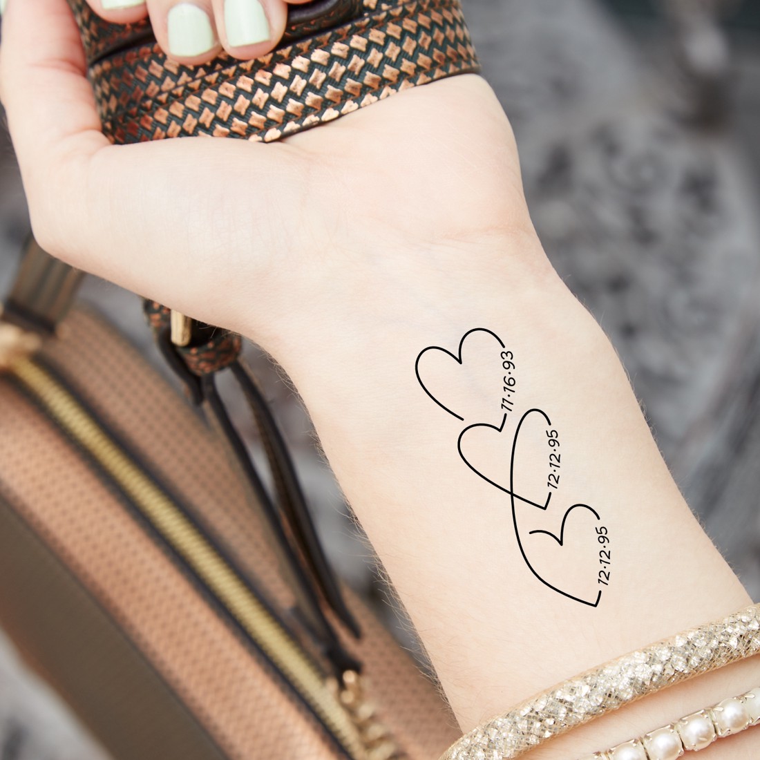 Tatuaj personalizat lavabil, Trei inimi cu date (3 bucăți) - - Artynos.ro Tatuaj personalizat lavabil, Trei inimi cu date (3 bucăți) - - Artynos.ro