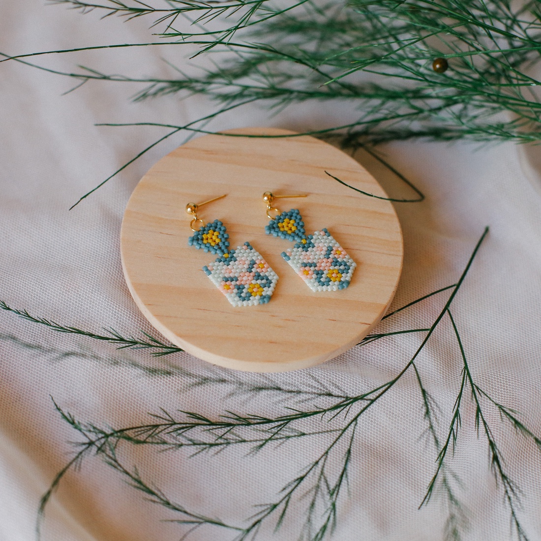 Cercei cu motive florale - bijuterii - cercei - cercei din mărgele - Artynos.ro