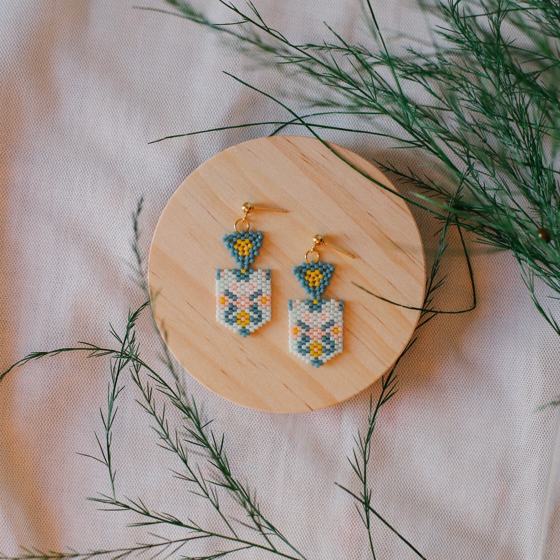 Cercei cu motive florale - bijuterii - cercei - cercei din mărgele - Artynos.ro