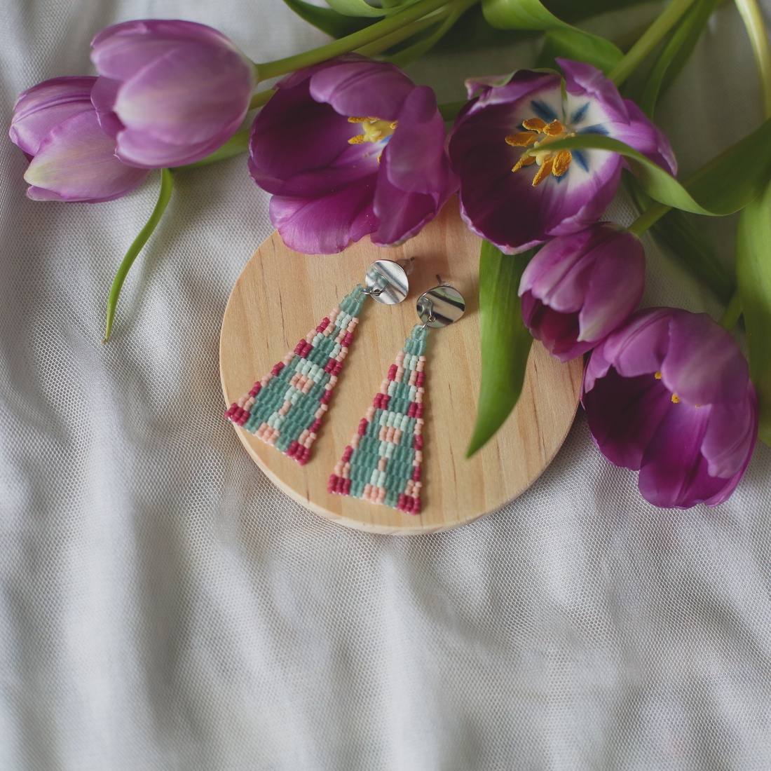 Cercei in culori pastelate - bijuterii - cercei - cercei din mărgele - Artynos.ro