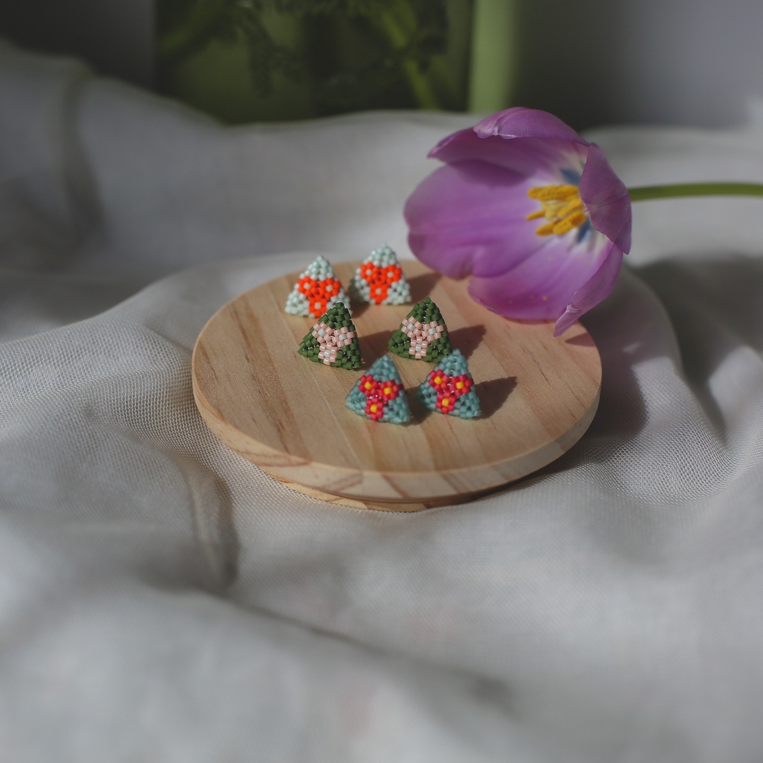 Cercei tinta / stud colorati - bijuterii - cercei - cercei din mărgele - Artynos.ro