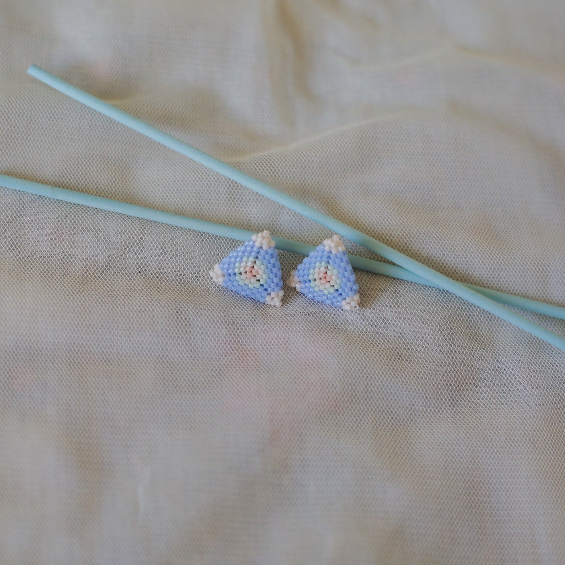 Cercei tinta / stud colorati - bijuterii - cercei - cercei din mărgele - Artynos.ro