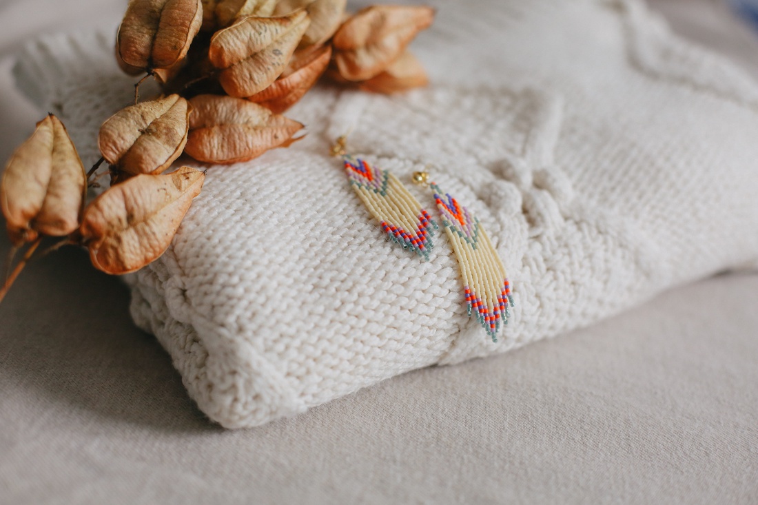 Cercei lungi din margele colorate - bijuterii - cercei - cercei din mărgele - Artynos.ro