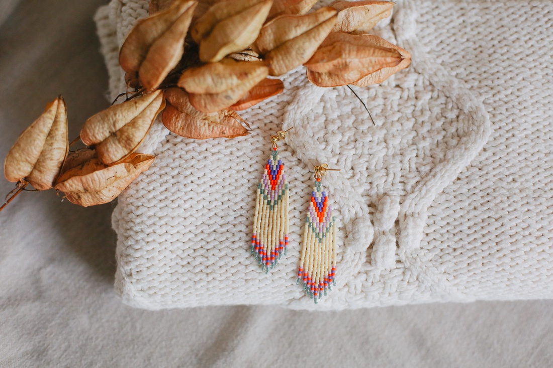 Cercei lungi din margele colorate - bijuterii - cercei - cercei din mărgele - Artynos.ro