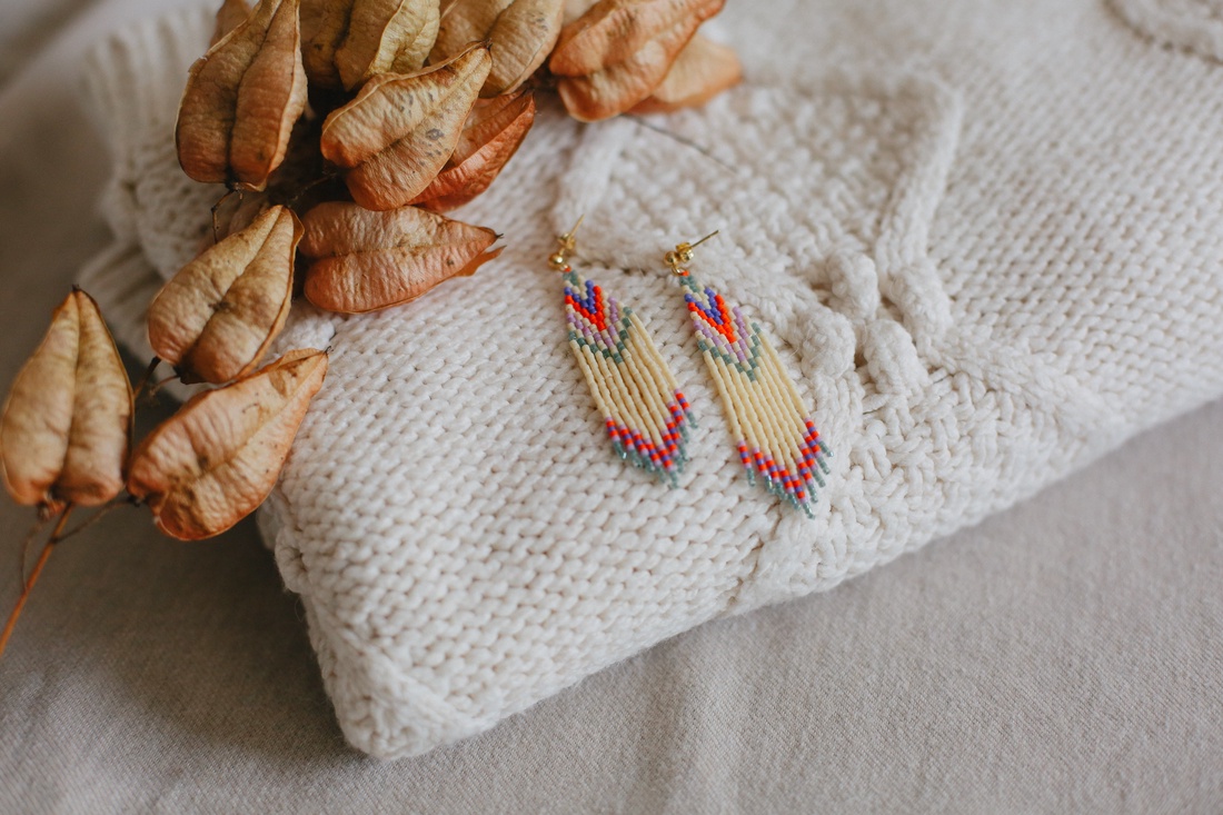 Cercei lungi din margele colorate - bijuterii - cercei - cercei din mărgele - Artynos.ro