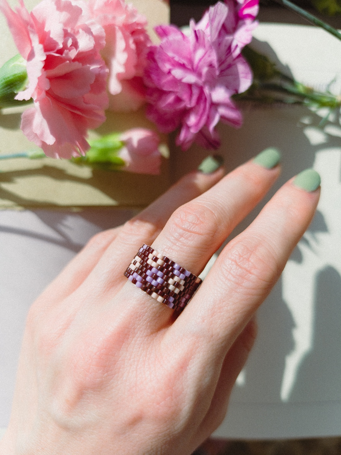 Inel din margele cu model flori - bijuterii - inele - inele cu pietre semiprețioase - Artynos.ro