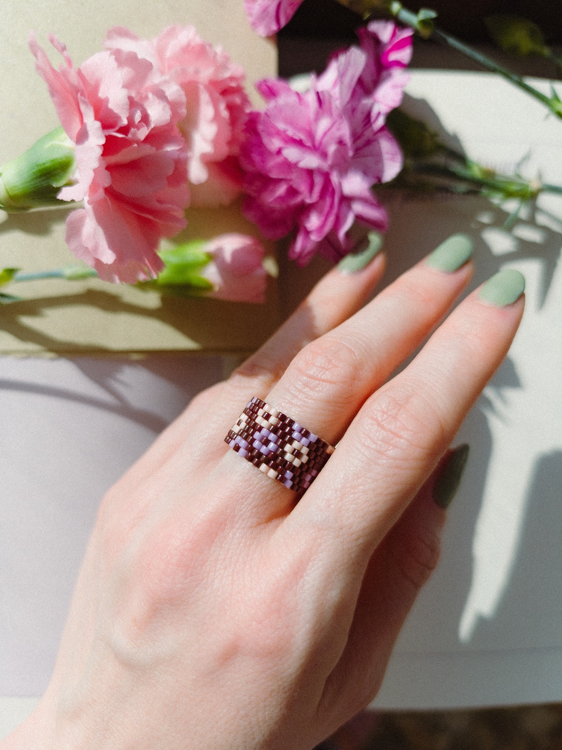 Inel din margele cu model flori - bijuterii - inele - inele cu pietre semiprețioase - Artynos.ro