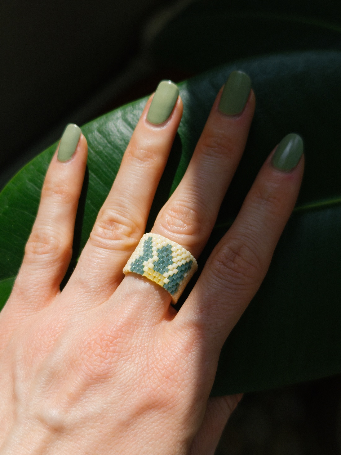 Inel din margele cu model floare - bijuterii - inele - inele cu pietre semiprețioase - Artynos.ro