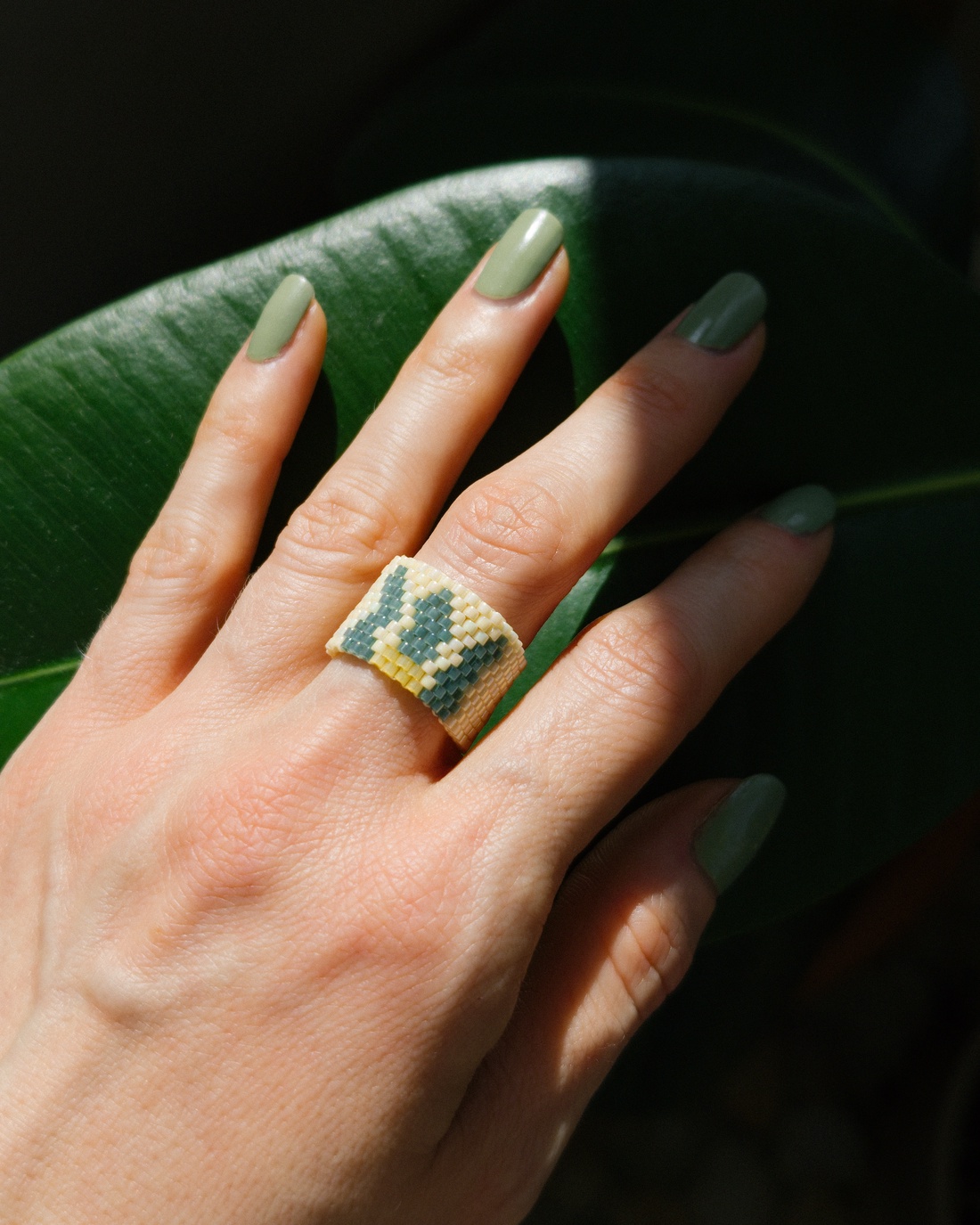 Inel din margele cu model floare - bijuterii - inele - inele cu pietre semiprețioase - Artynos.ro